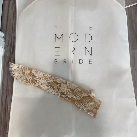 Made with Love- Winnie Wedding Dress - Picture 7 of 8